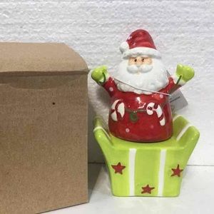AUCTION PRICE👩🏻‍⚖️ Ceramic Santa Gift Box Salt & Pepper Set